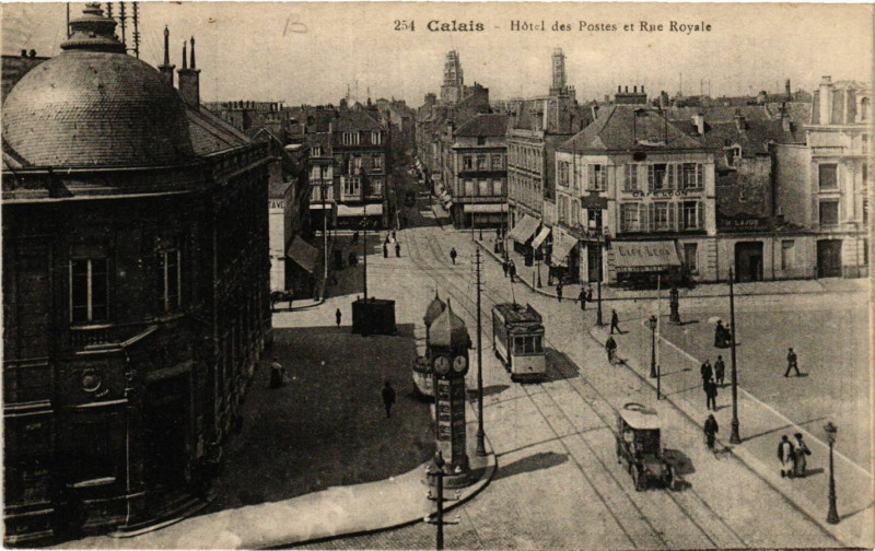 Carte postale ancienne Calais Hotel des Postes et Rue Royale à Calais