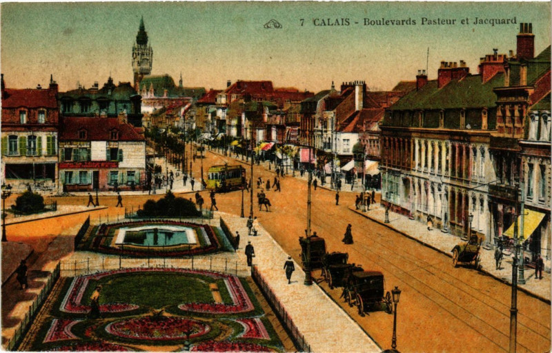 Carte postale ancienne Calais Boulevard Pasteur et Jacquard à Calais