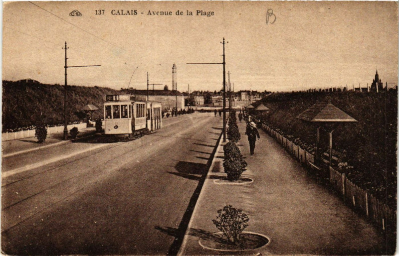 Carte postale ancienne Calais Avenue de la Plage à Calais