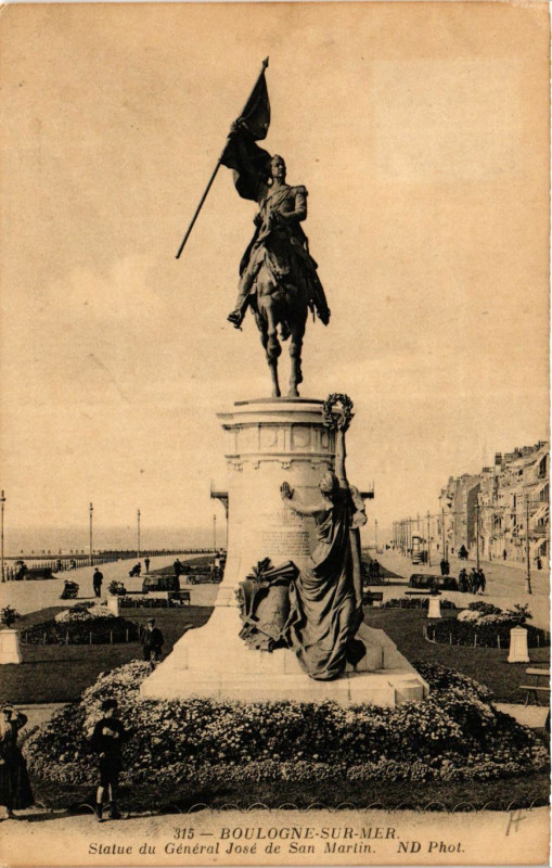 Carte postale ancienne Boulogne-sur-Mer Statue du General Jose de San Martin à Boulogne-sur-Mer