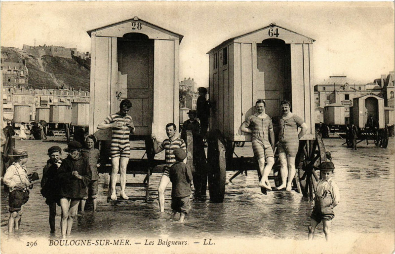 Carte postale ancienne Boulogne-sur-Mer Les Baigneurs à Boulogne-sur-Mer