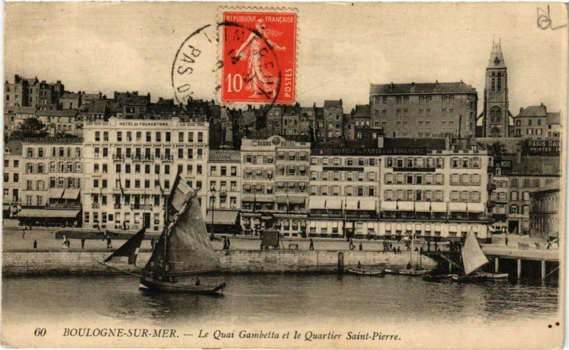 Carte postale ancienne Boulogne-sur-Mer Le Quai Gambetta et le Quartier Saint-Pierre à Boulogne-sur-Mer