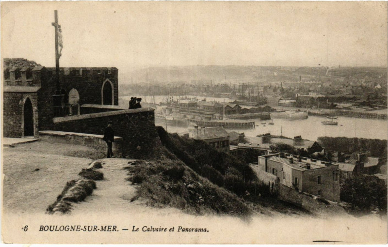 Carte postale ancienne Boulogne-sur-Mer Le Calvaire et Panorama à Boulogne-sur-Mer