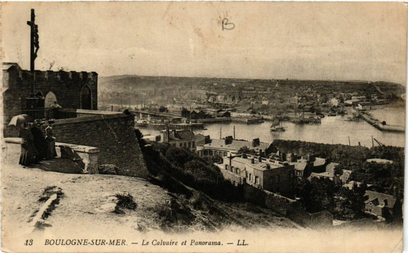 Carte postale ancienne Boulogne-sur-Mer Le Calvaire et Panorama à Boulogne-sur-Mer