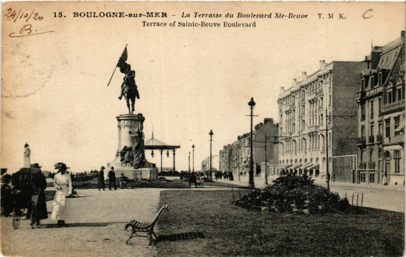 Carte postale ancienne Boulogne-sur-Mer La Terrasse du BoulevardSainte-Beuve à Boulogne-sur-Mer