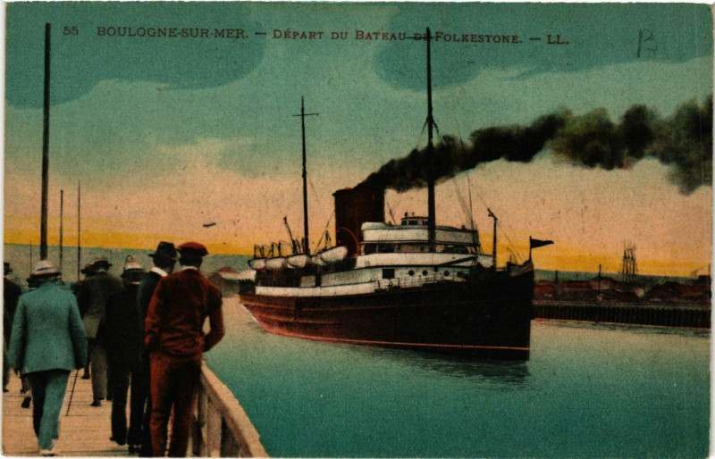 Carte postale ancienne Boulogne-sur-Mer Depart du bateau de Folkestone à Boulogne-sur-Mer