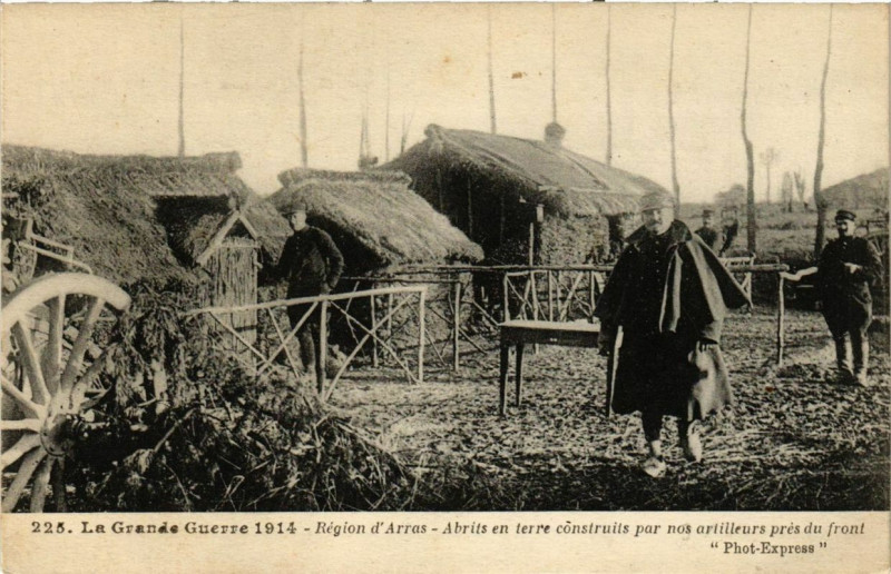 Carte postale ancienne Region d'Arras Abrits en terre construits par nos artilleurs à Arras