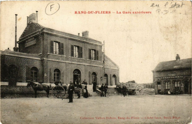 Carte postale ancienne Rang-du-Fliers La Gare exterieure à Rang-du-Fliers