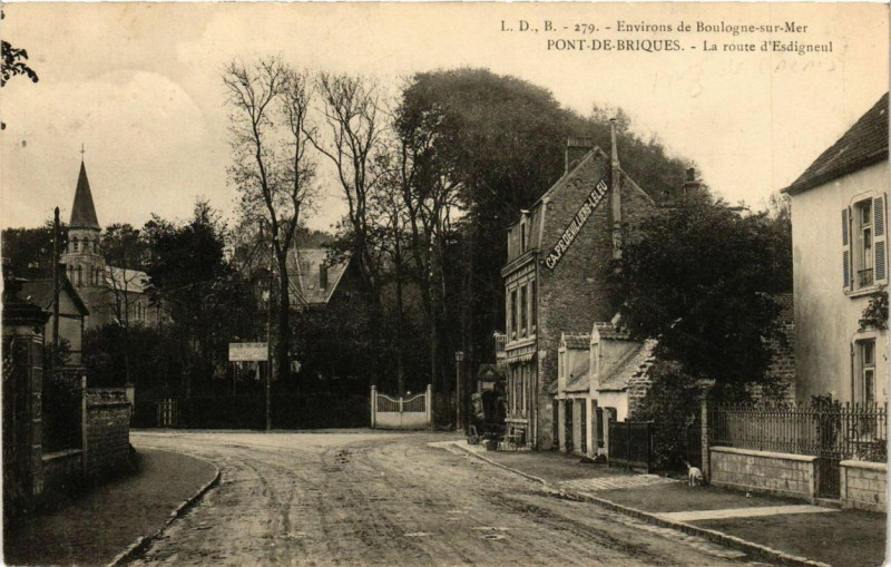 Carte postale ancienne Pont-de-Briques La route d'Esdigneul