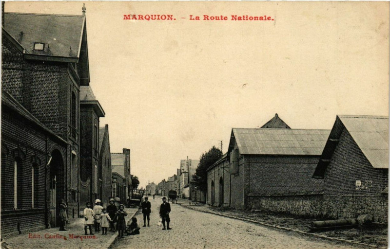 Carte postale ancienne Marquion La Route Nationale à Marquion