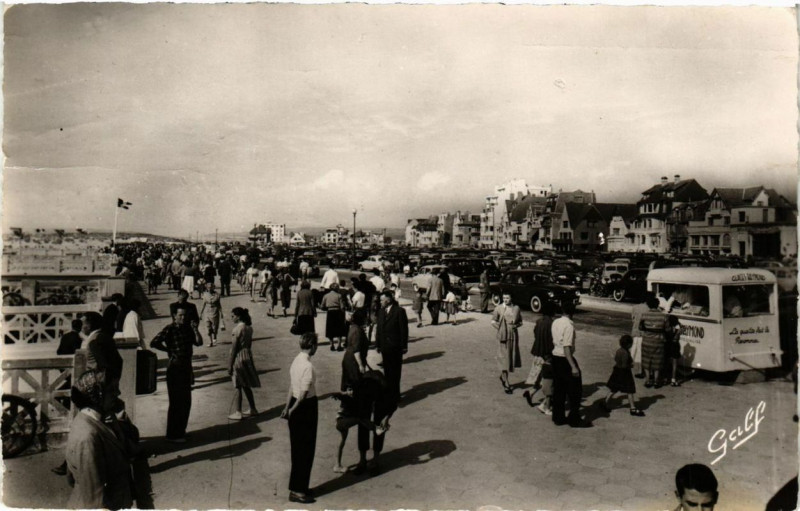 Carte postale ancienne Le Touquet La Promeande de la Digue