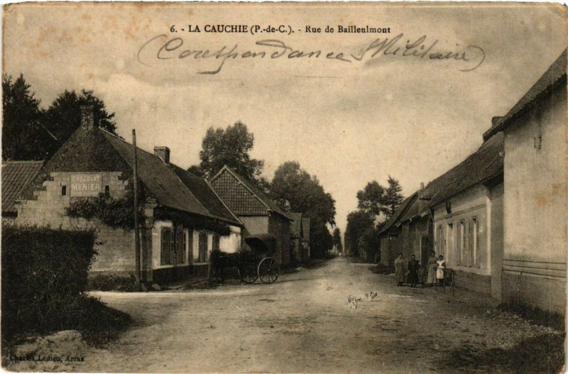 Carte postale ancienne La Cauchie Rue de Bailleulmont à Bailleulmont