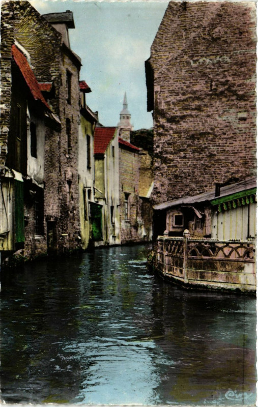 Carte postale ancienne Hesdin Vue sur la Canche à Hesdin