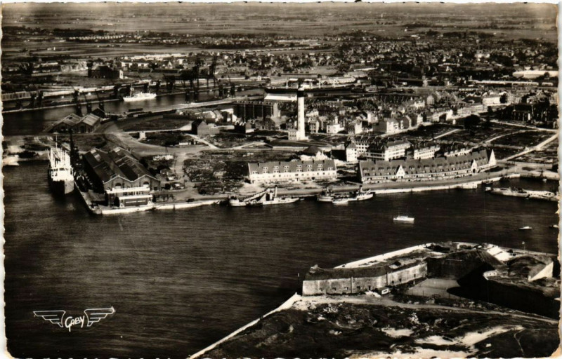 Carte postale ancienne Calais Le Port à Calais