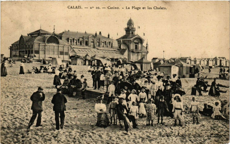 Carte postale ancienne Calais Casino - La Plage et les Chalets à Calais