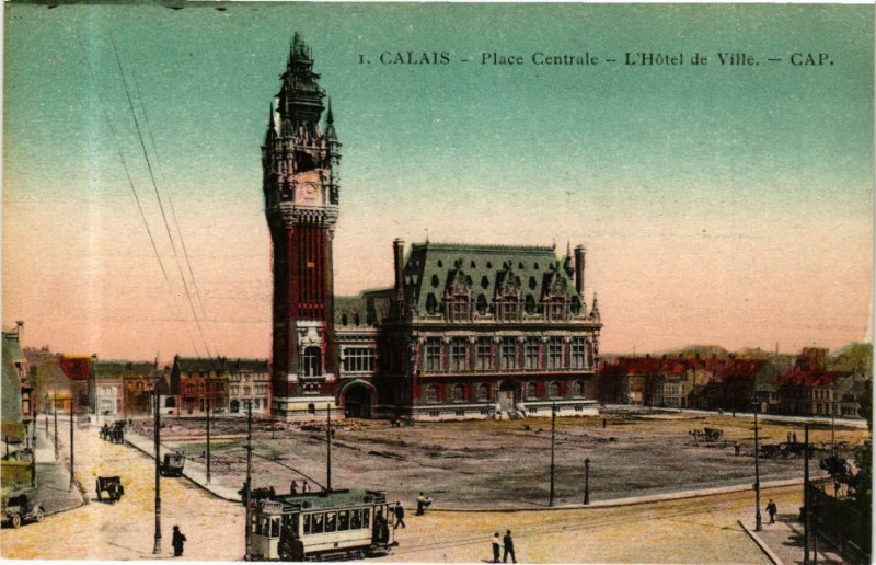 Carte postale ancienne Calais - Place Centrale-L'Hotel de Ville à Calais