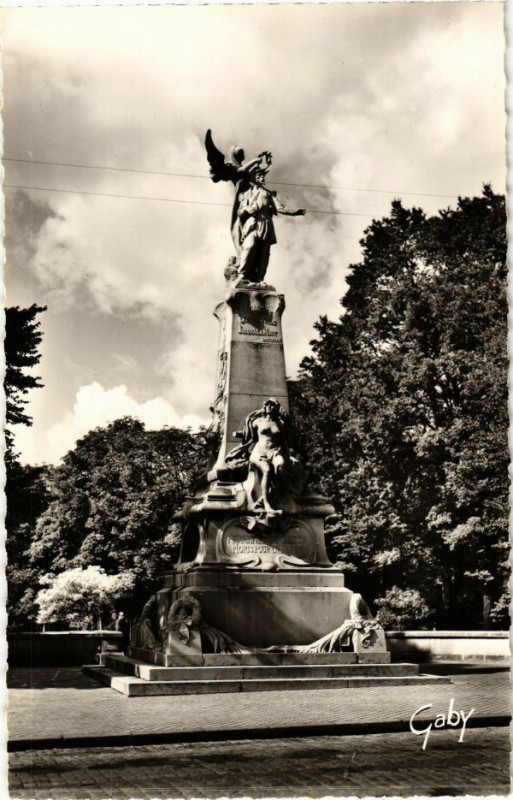 Carte postale ancienne Calais - Monument du Souvenir Francais à Calais