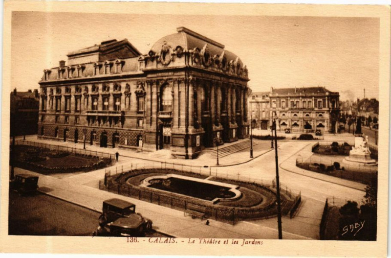 Carte postale ancienne Calais - Le Théatre et les Jardins à Calais
