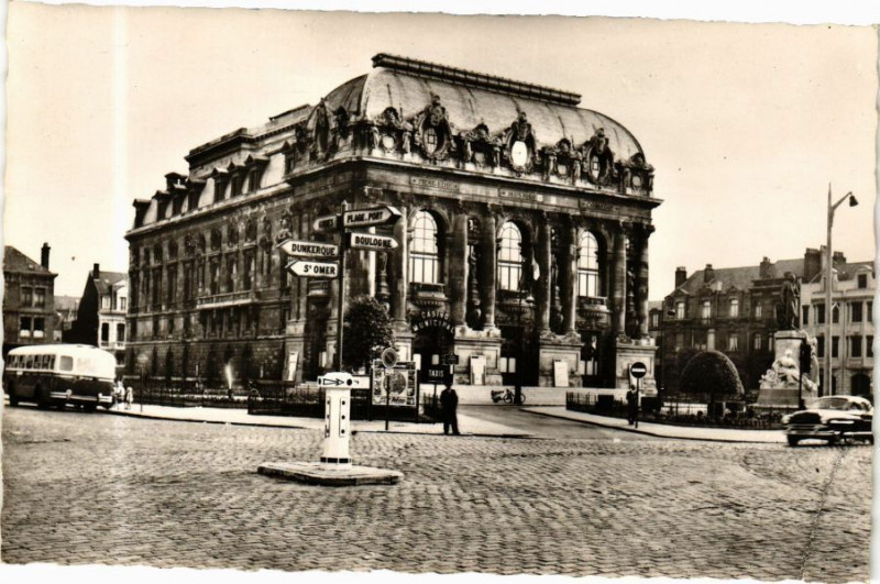 Carte postale ancienne Calais - Le Théatre à Calais