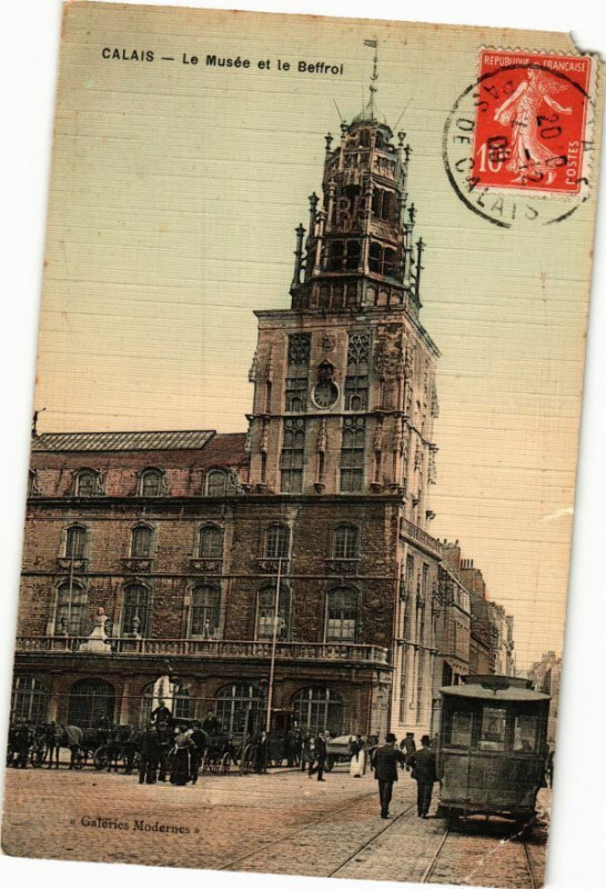 Carte postale ancienne Calais - Le Musée et le Beffroi à Calais
