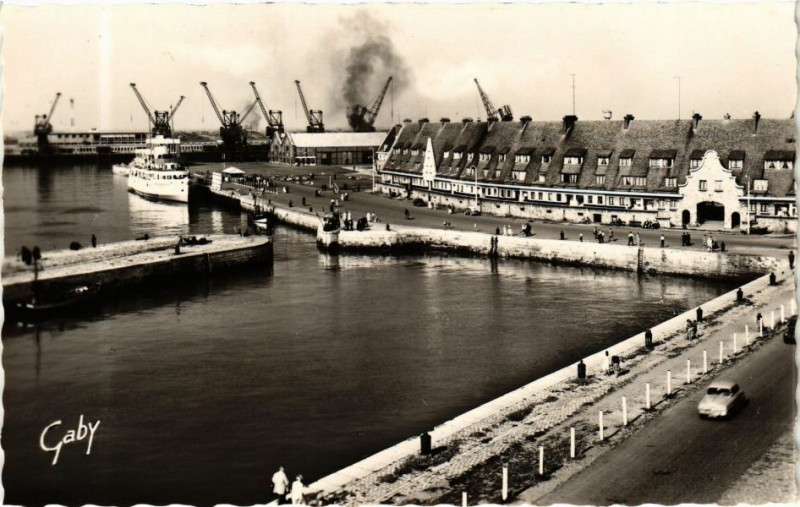 Carte postale ancienne Calais - Le Bassin à Calais