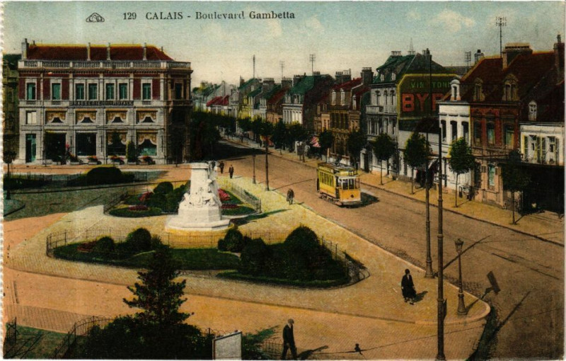 Carte postale ancienne Calais - Boulevard Gambetta à Calais