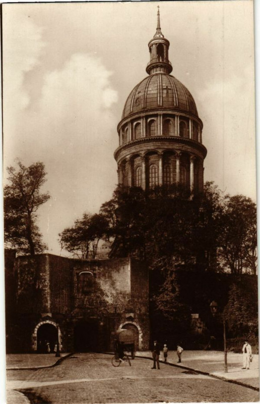 Carte postale ancienne Boulogne-sur-Mer - Porte de Calais à Boulogne-sur-Mer