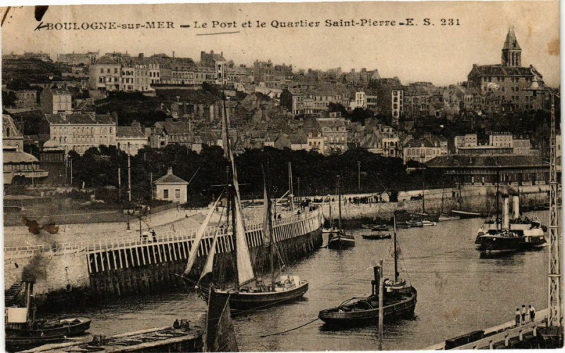 Carte postale ancienne Boulogne-sur-Mer - Le Port et le Quartier Saint-Pierre à Boulogne-sur-Mer