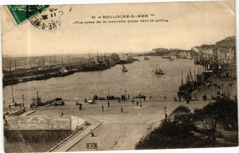 Carte postale ancienne Boulogne-sur-Mer - Vue prise de la nouvelle poste vers le port à Boulogne-sur-Mer