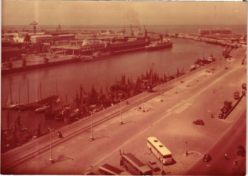 Carte postale ancienne Boulogne-sur-Mer - Vue générale du Port à Boulogne-sur-Mer