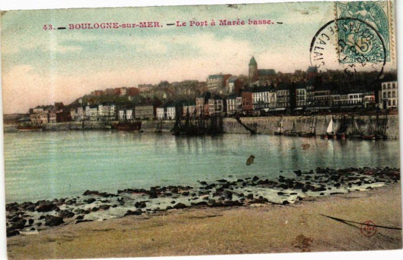 Carte postale ancienne Boulogne-sur-Mer - Le Port a Marée basse à Boulogne-sur-Mer