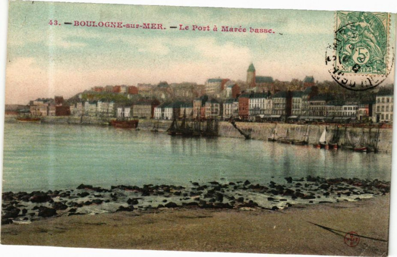 Carte postale ancienne Boulogne-sur-Mer - Le Port a Marée basse à Boulogne-sur-Mer