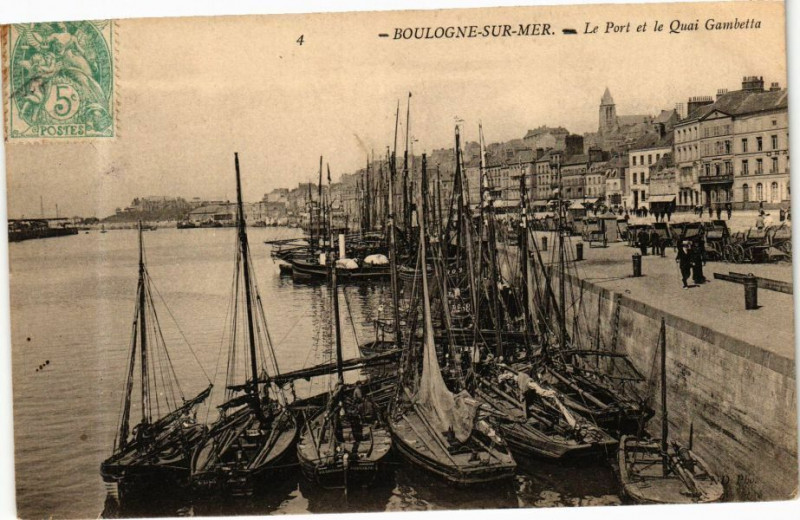 Carte postale ancienne Boulogne-sur-Mer - Le Port et le Quai Gambetta à Boulogne-sur-Mer