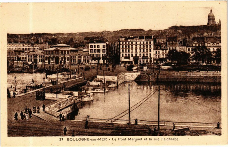 Carte postale ancienne Boulogne-sur-Mer - Le Pont Marguet et la rue Faidherbe à Boulogne-sur-Mer