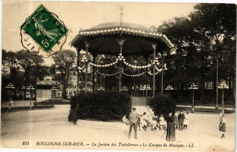 Carte postale ancienne Boulogne-sur-Mer - Le Jardin des Tintelleries-Le Kiosque de Musique à Boulogne-sur-Mer