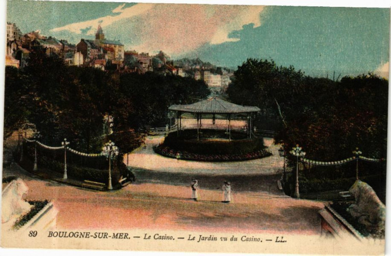 Carte postale ancienne Boulogne-sur-Mer - Le Casino-Le Jardin vu du Casino à Boulogne-sur-Mer