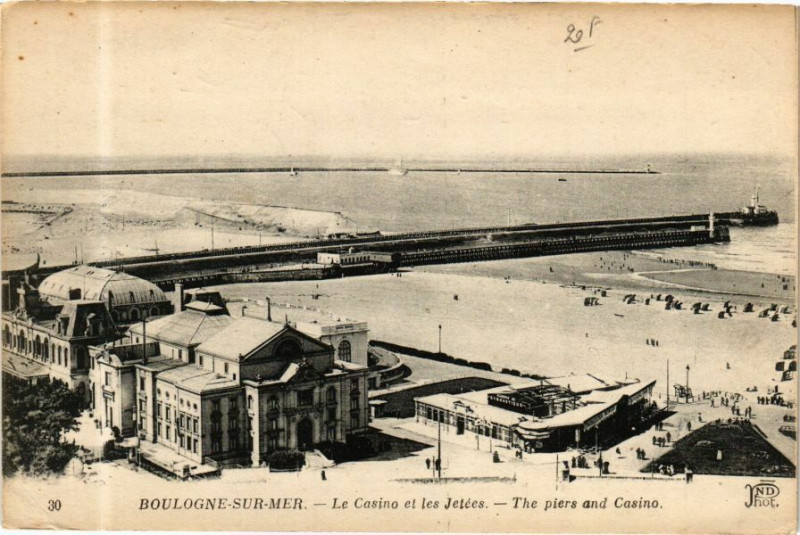 Carte postale ancienne Boulogne-sur-Mer - Le Casino et les Jetées à Boulogne-sur-Mer