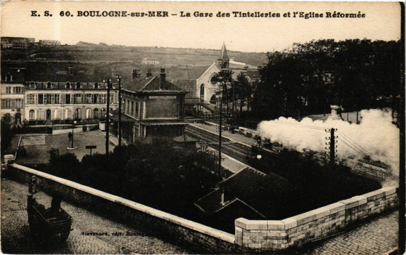 Carte postale ancienne Boulogne-sur-Mer - La Gare des Tintelleries et l'Eglise Réformée à Boulogne-sur-Mer