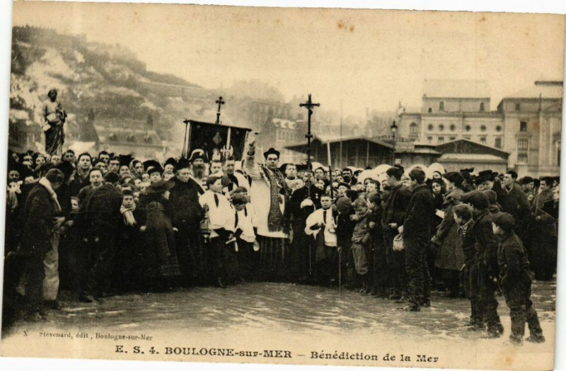 Carte postale ancienne Boulogne-sur-Mer - Bénédiction de la Mer à Boulogne-sur-Mer