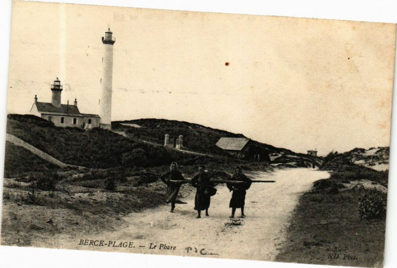 Carte postale ancienne Berck-Plage - Le Phare à Berck