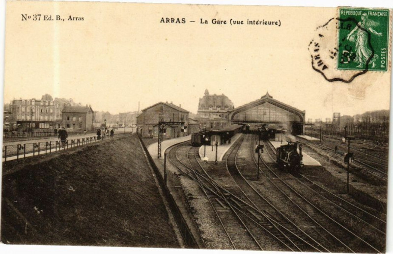 Carte postale ancienne Arras - La Gare à Arras