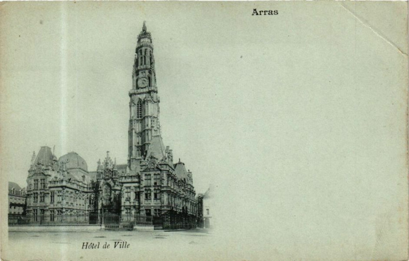 Carte postale ancienne Arras - Hotel de Ville à Arras