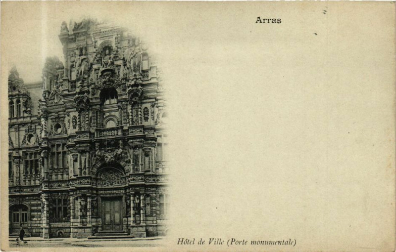 Carte postale ancienne Arras - Hotel de Ville à Arras
