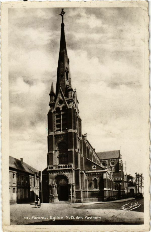 Carte postale ancienne Arras - Eglise N.-D. des Ardents à Arras