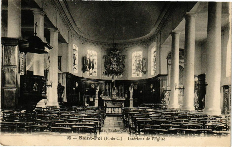 Carte postale ancienne Saint-Pol-Intérieur de l'Eglise