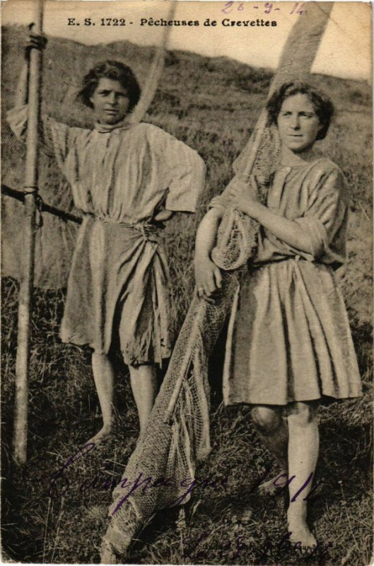 Carte postale ancienne Pécheuses de Crevettes