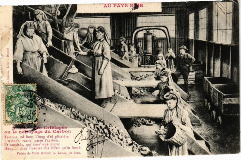 Carte postale ancienne Les Criblages ou le nettoyage du Carbon