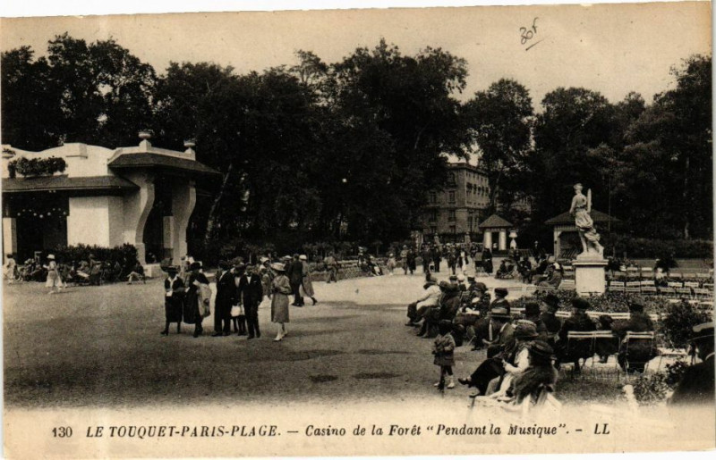 Carte postale ancienne Le Touquet-Paris-Plage - Casino de la Forét-Pendant la Musique au Touquet-Paris-Plage