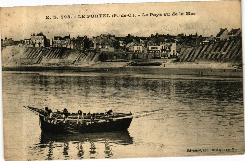 Carte postale ancienne Le Portel - Le Pays vu de la Mer au Portel