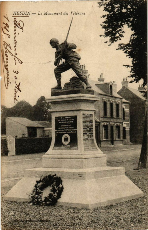 Carte postale ancienne Hesdin - Le Monument des Vétérans à Hesdin